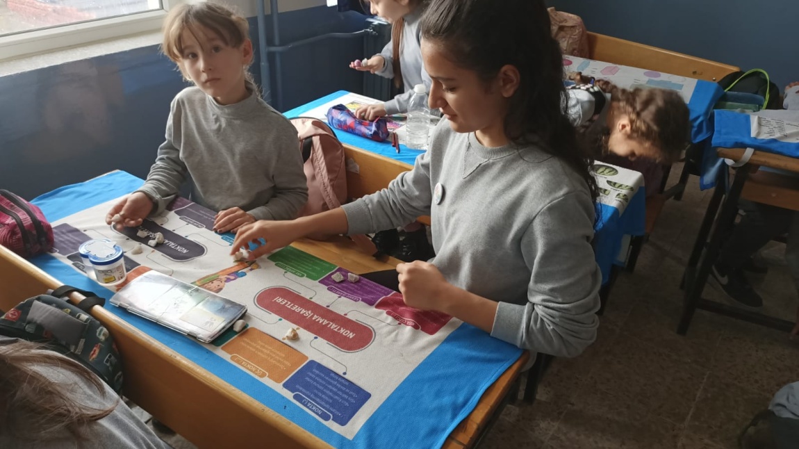 Okulumuzda Geneleksel Çocuk Oyunları Projesi Kapsamında Beştaş Oyunu Oynadık